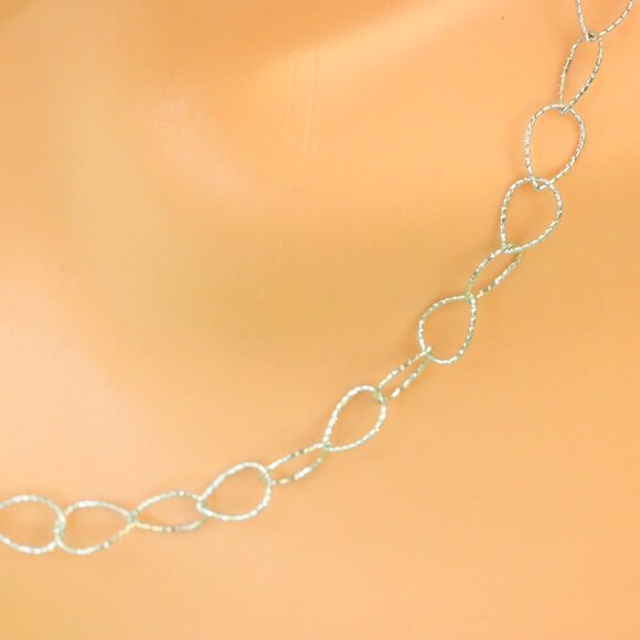 Minimalist Necklace, Sleek & Modern Design, Women’s Fashion, YC110388-N - Picture 10 of 10